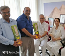 Dr Giridhar S Shetty And Sanjiv Joshi Recievig Fortune Tower Vaastu Remedy Product From Dr Jiten Bhatt Dr Giridhar S Shetty And Sanjiv Joshi Recievig Fortune Tower Vaastu Remedy Product From Dr Jiten Bhatt